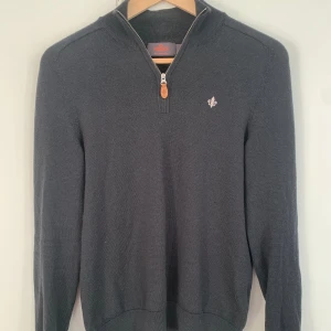 Morris halfzip - Jag säljer min gamla Morris halfzip i storlek XS som passar S. Jag säljer den eftersom den inte kommer till användning och eftersom den inte riktigt passar.