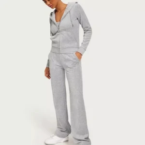 Juicy  - Ett juicy set som jag köpte för ca 3 år sedan men inte använt alls mycket. Bra skick. 