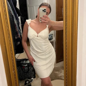 Adoore Nantal dress - Helt oanvänd! Säljer då den inte kommer till användning :)