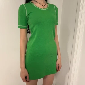 Grön klänning - Cool och retro🪀🫛💚