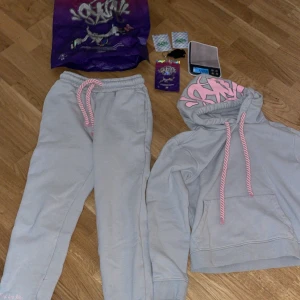 Syna world set - Hej säljer mitt syna world sett i nytt skicka äkta och har inga defekter eller annat storlek xs bara lite lite liten i storlek men passar (kom privat för mer bilder)