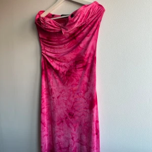 Bandeuklänning - Storlek S Aldrig använd 