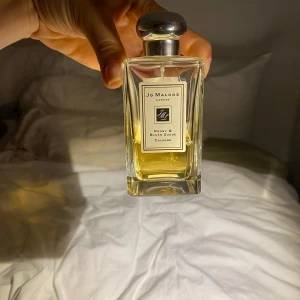 Jo Malone peony and blush - 100 ml där ca 25 ml återstår🤍går att se noterna på sista bilden🌸🌸