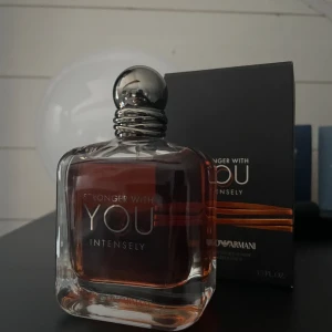 Parfym - Stronger with you intensely, använd fåtal gånger, mängd enligt bild. Atomizern är skadad men funkar fortfarande, se bild 3! 