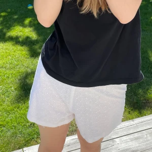 Shorts - Inköpta på Bali, fint skick. Passar på en M eller S