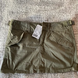 Kjol - Slutsålt helt oanvänd kjol från H&M💞