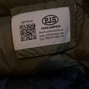 Pjs väst i strlk xs  - Den är bra skick den är knappt använd har använt fåtal gånger snabb affär går ner i pris