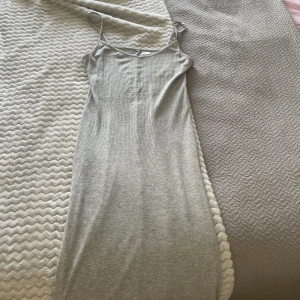 Klänning - En tajt klänning som är perfekt till sommarn😊