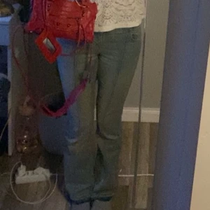 Lågmidjade jeans - Säljer dessa jätte fina efterfrågade jeans från Berskha, som varit slutsålda. Säljer pga ingen användning. Använt fåtal gånger. Pris kan diskuteras, skriv om ni vill ha fler bilder