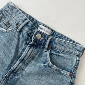 Jättesnygga shorts från zara. Ganska slitna vilket förklarar priset.💗