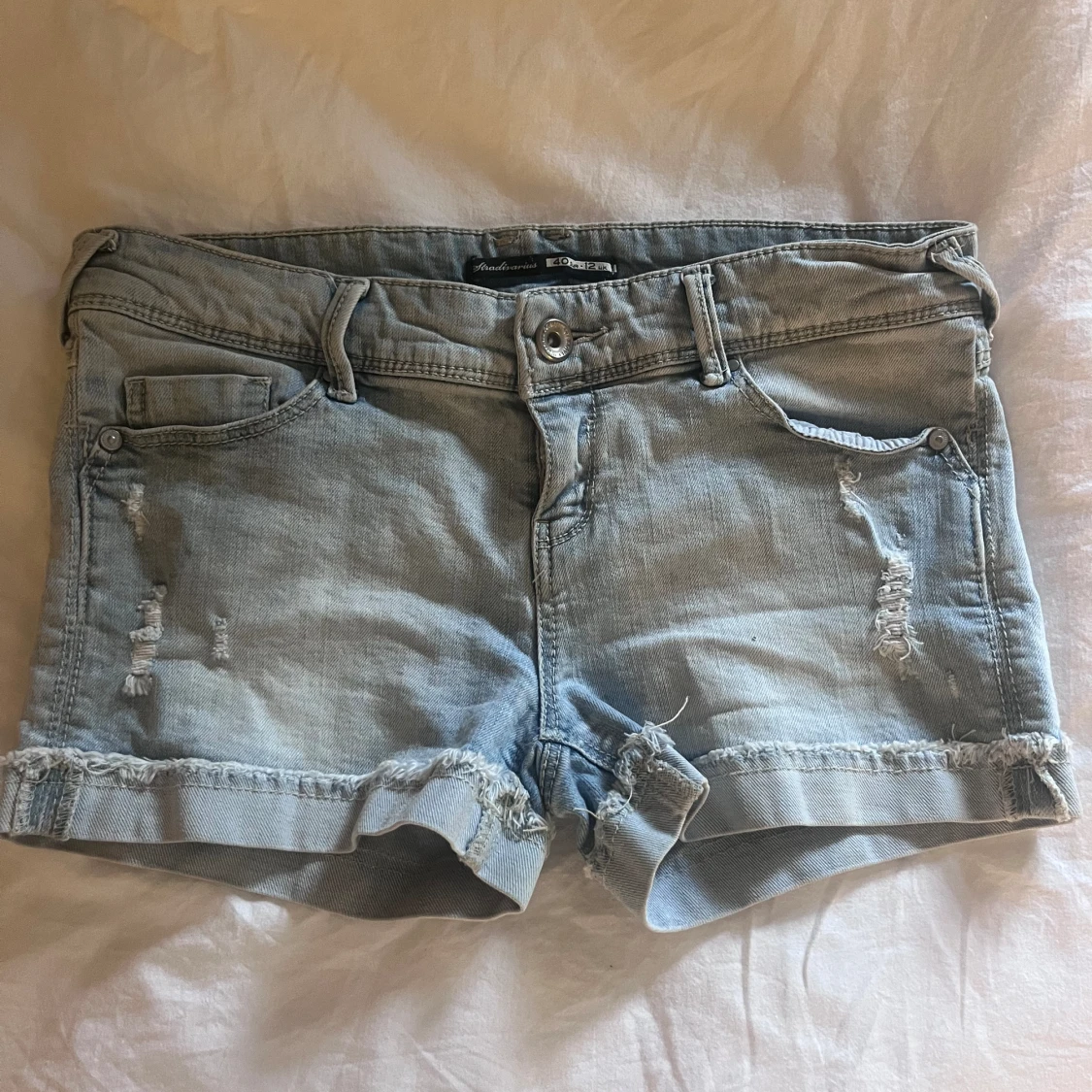Ljusblåa jeansshorts