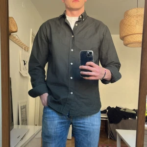 Skjorta - Grön skjorta i bomull från These Glory Days i storlek L, passar mig som har M