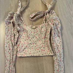 Jättegullig sommartopp från H&M - Helt oanvänd.