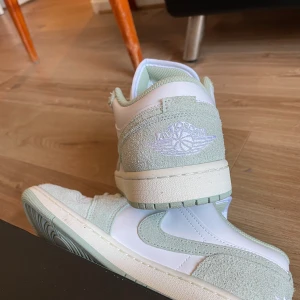 Jordan 1 low retro  - -endast testade  - us 8 (41) - 999kr  Grym deal!!