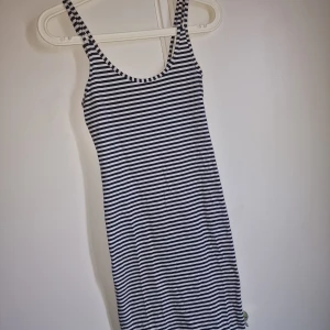 Klänning - Super fin sparsamt använd klänning som är köpt i Grekland🫶🏼