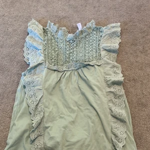 Blus mango  - En jättefin mintgrön blus från mango, Har använt några gånger men är i bra skick.💗