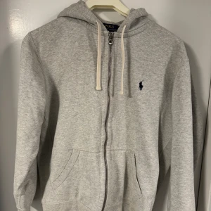 Ralph Lauren hoodie  - Ralph Lauren hoodie i M, Skriv för frågor