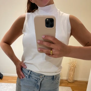 Vit topp - Sjukt snygg vit vintage topp 🤍 