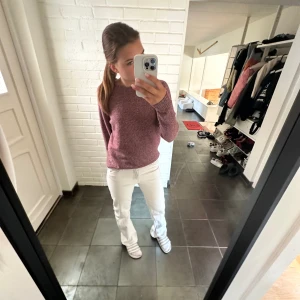 Stickad tröja  - Jätte fin stickad tröja, nytt skick och jätte fint att ha på en sommar kväll. Pris kan diskuteras 💞