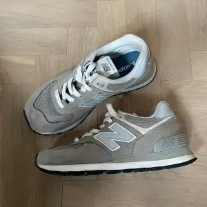 New Balance 574 Strl 36   Sparsamt använda :)