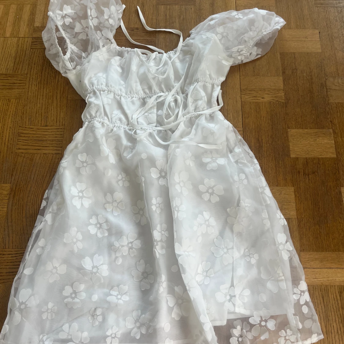 Klänning med puffarmar - 91