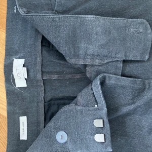 Kostymbyxor  - Mörkgråa kostymbyxor  Nyskick  Köpta för 700kr