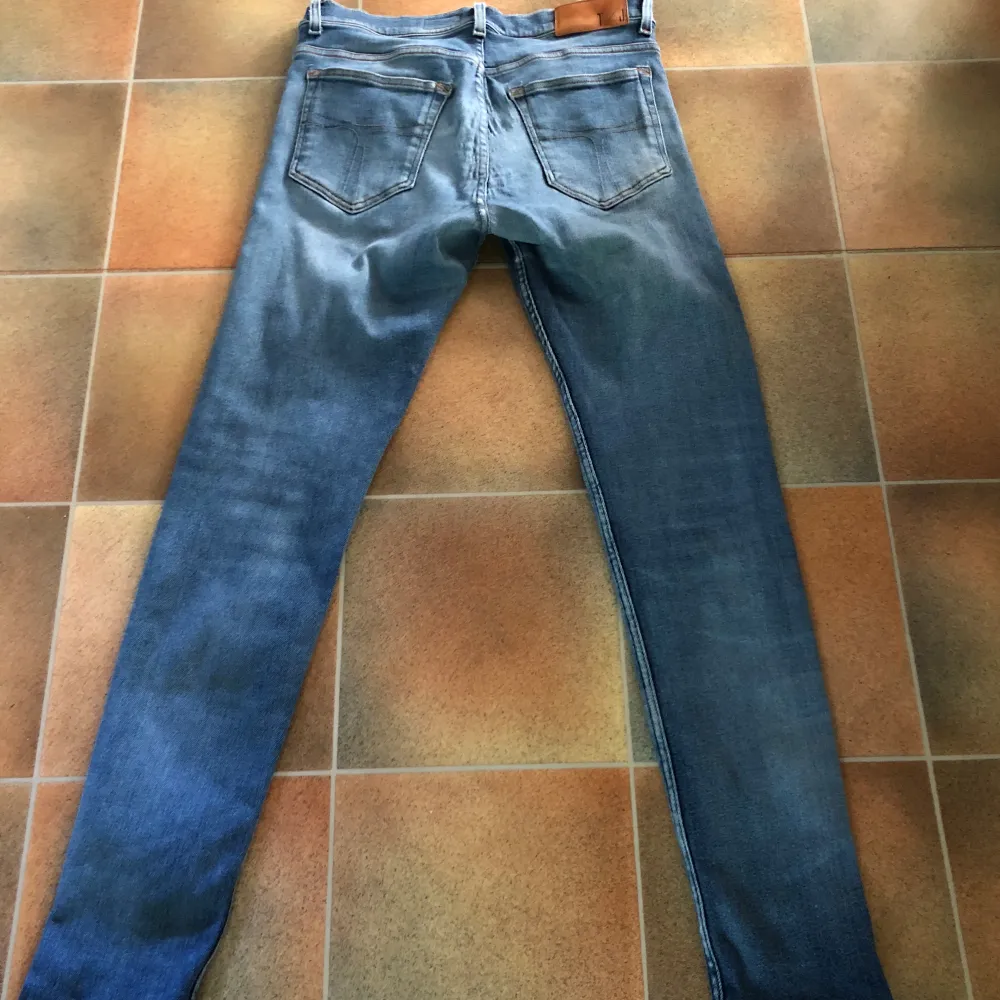 Säljer ett par snygga tiger of Sweden jeans då dom är för små! Storlek 30/34, skick 9-10, skriv för minsta fundering🍾. Jeans & Byxor.