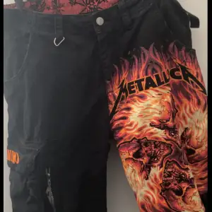 Sjukaaaas Metallica shorts! Storlek S men tror den passar M också! Helt fantastiskt skick! Kontakta vid frågor mm 