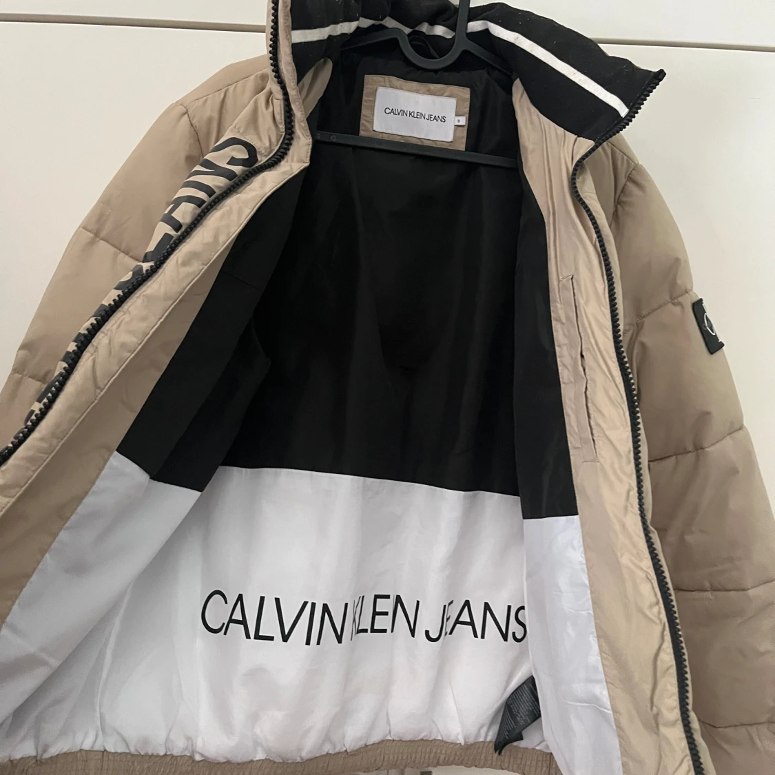 Calvin Klein jacka - 90