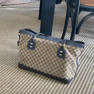 Vintage Gucci tote (large) - Har några fläckar men är i väldigt bra skick för att vara vintage!