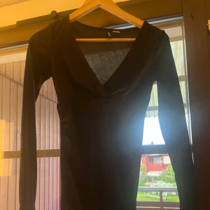 Glitter klänning - Säljer denna glitter klänning ! Stl xs! Men passar en stl S också