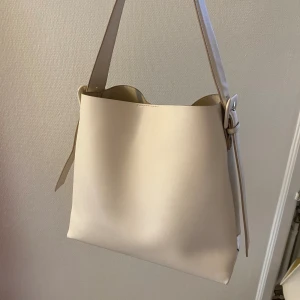 Mango väska - Jättefin, Tecken på användning, se bilder💕