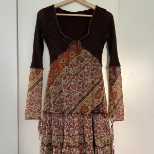 Stickad klänning - Klänning som är köpt secondhand. 