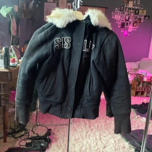 Vår jacka - Säljer en vårjacka som liknar en hoodie i utseendet