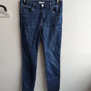Fina jeans storlek 36 = Small  