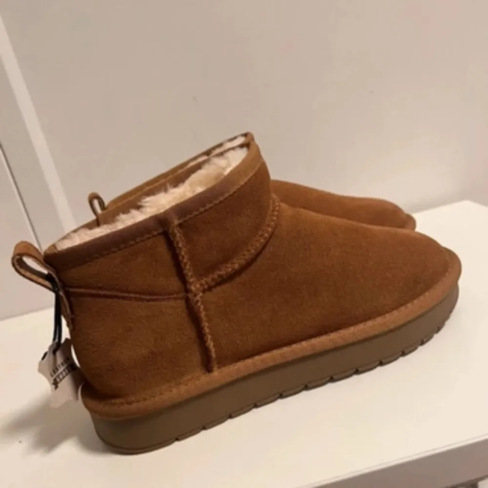 Bruna Uggs, helt nya endast impregnerade . Skor.