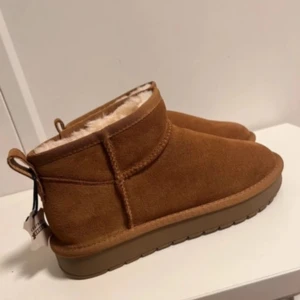 Uggs - Bruna Uggs, helt nya endast impregnerade 