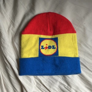Lidl mössa (rare af😧) - Säljer denna asfeta lidl mössa, den är riktig och den är köpt på lidl vid heden (gbg) hmu för offers på den🗣️🙏