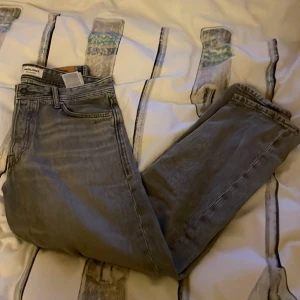 Jack and Jones jeans - Jack and Jones jeans, straight fit(loose chris)| Ljusgrå | Storlek W30 L30 | skick 9/10 | 279kr💸