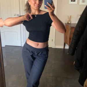 Linnebyxor - Helt ok skick, jag e 170 cm🖤Från barnavdelningen men sitter som en 36-38