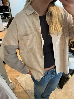 Overshirt från zara S - Snygg overshirt från Zara storlek S❤️ Beige färg❤️