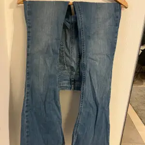 Bootcut jeans från na-kd.  Aldrig använt