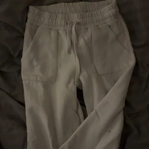 utsvängda byxor  - stl s från lager, inte mycket använda. 60:-🤍