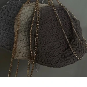 Handväska - Så snygg Stella McCartney liknade väska! Köpt hör på Plick men har inga skador💘💘 (lånade bilder)