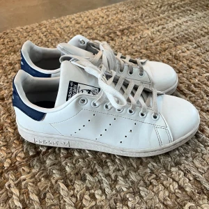 Stan Smith skor -  Säljer dessa super fina skor, säljer då det har blivit för små💗