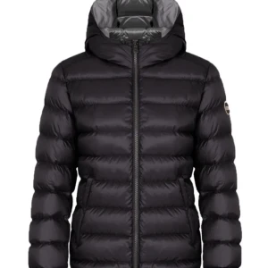 COLMAR JACKA 💕💕💕💕 - Säljer min vinter/vår/höst jacka från colmar, mycket bra skick men säljer då jag inte använder den! Kan tänka mig byta 💕nypris 5000kr säljer för 2000! Pris kan diskuteras vid snabb affär!!!! Storlek 42 italiensk men passar s