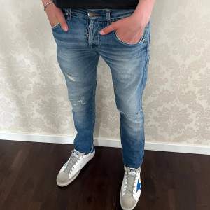 Dondup jeans i bra skick | W30 L32 | Modellen är 184cm och väger 67kg | INGA BYTEN 