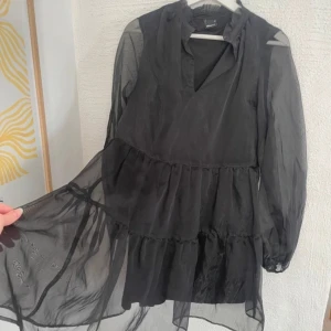 Svart klänning  - Väldigt fin klänning!