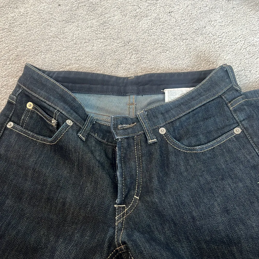 Jätte snygga jeans köpta secondhand, som tyvärr inte passade och därför säljer jag vidare. Storlek 28 34 Inga fler bilder finns.. Jeans & Byxor.
