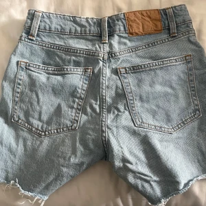 jeansshorts  - storlek 34